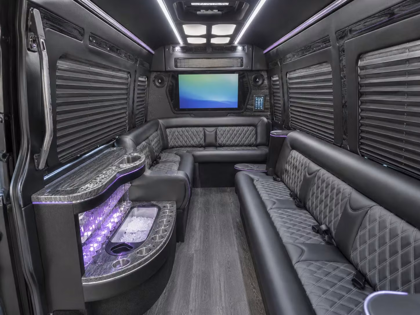 busrentalclarksville com makes finding airport shuttle transportation easy for clarksville business travelers