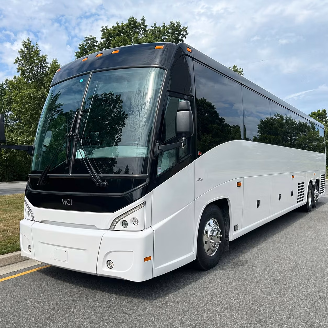 clarksville charter buses