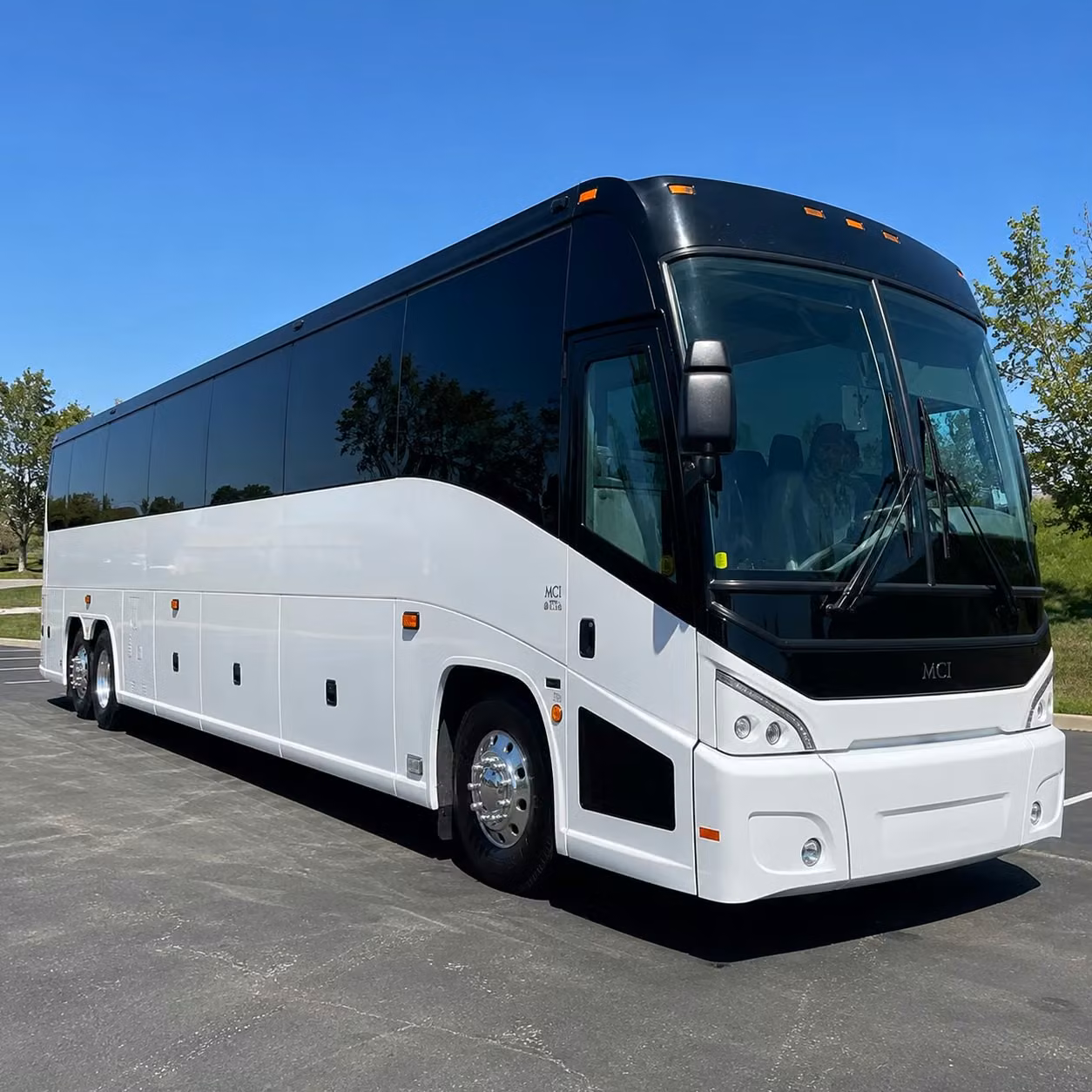 shuttle buses for fort campbell contractors and defense industry workers in clarksville